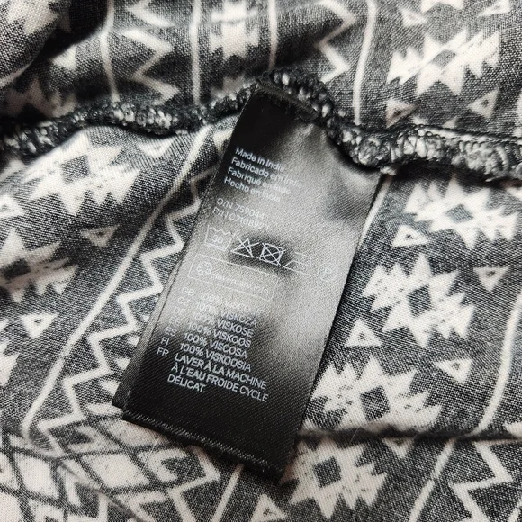 5/$15 H&M Divided Black Tribal Button Dress - Picture 5 of 9